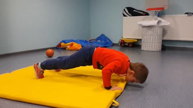 Отжимания с хлопками. 5 лет. смотреть онлайн