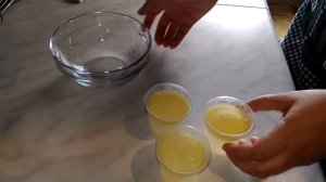 Лайфхак. Заморозка куриного бульона порционно для соусов и супов.