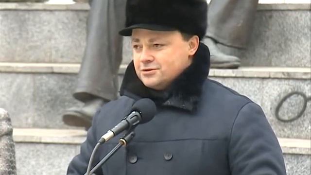 77-й день рождения Высоцкого отметили в Театральном сквере Владивостока смотреть онлайн