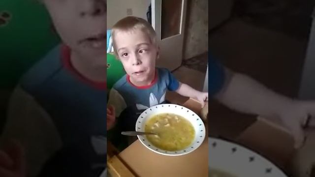 Матвей кушает сам смотреть онлайн