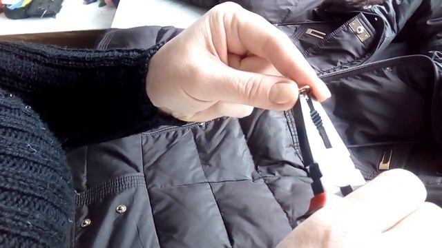 Как снять кнопку с одежды. Деликатный демонтаж кнопок с повторной установкой. Замена молнии.