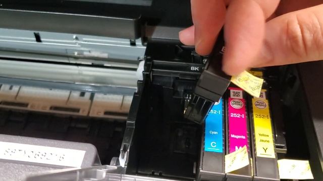 Epson printer prints blank pages or skips colors after changing ink. Easy fix. смотреть онлайн