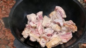 Свиные рёбрышки с овощами. Готовим в казане на костре