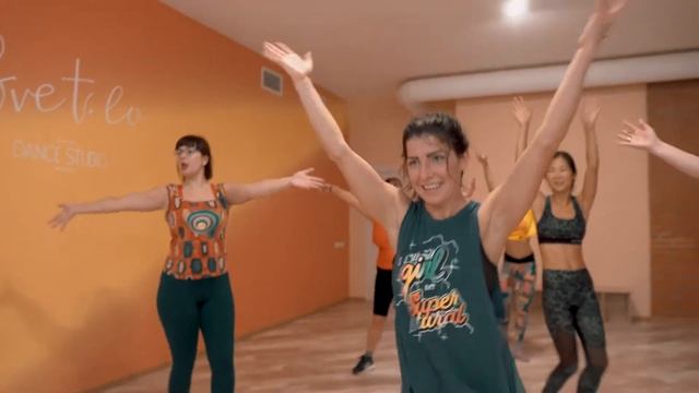 Урок зумба фитнес для начинающих. Танец для похудения. смотреть онлайн