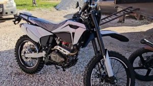 Отправляем нашим покупателям много, много техники.