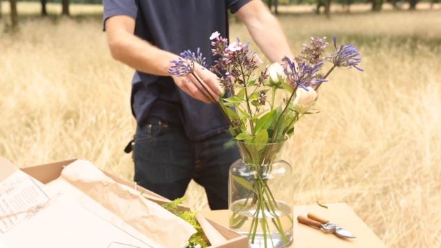 Your Own Summer Meadow - How To Arrange Agapanthus, Aster, Phlox, Solidago