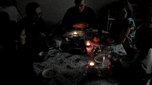 Свечка, которая сама двигается смотреть онлайн