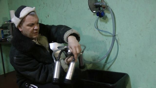 Как доить корову доильным аппаратом смотреть онлайн