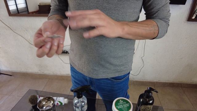 Aprende a usar la navaja de barbero смотреть онлайн