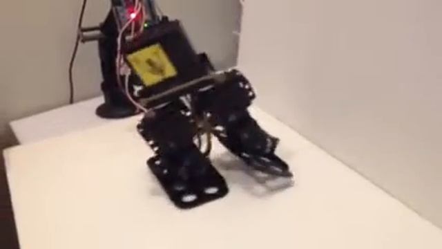 Biped Robot Walking (Johnny-Five, Arduino, Node.js, JavaScript) смотреть онлайн