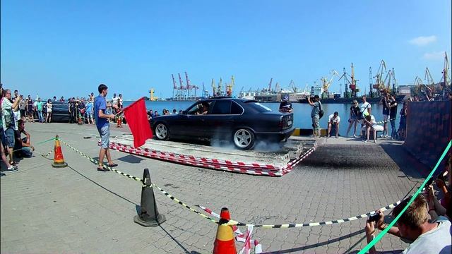 ФОНТАН В МАШИНЕ - ВЫСТАВКА НЕОБЫЧНЫХ МАШИН смотреть онлайн