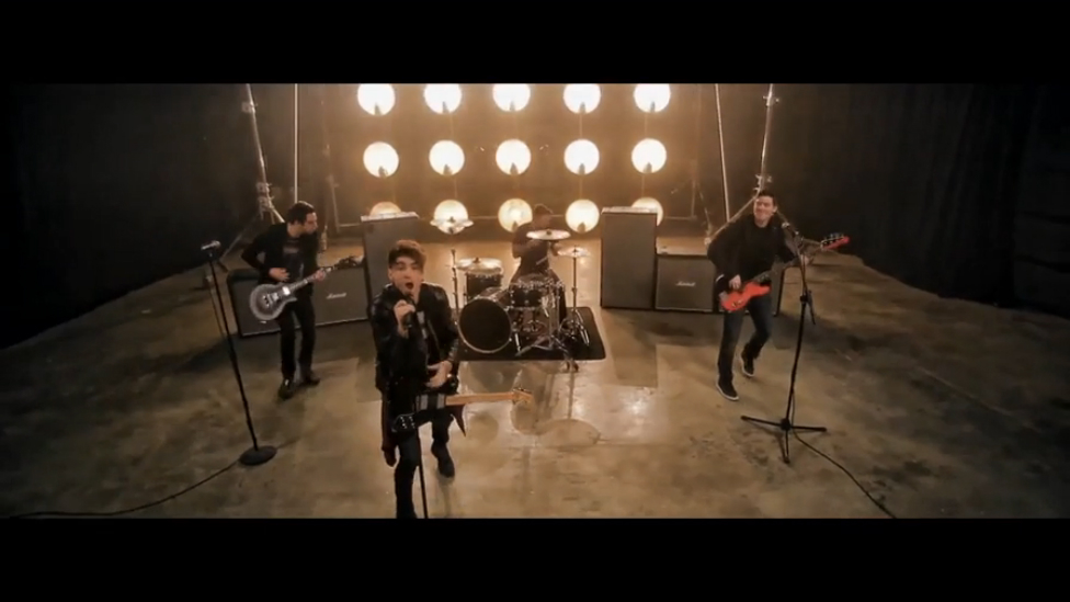 All Time Low - Kids In The Dark смотреть онлайн