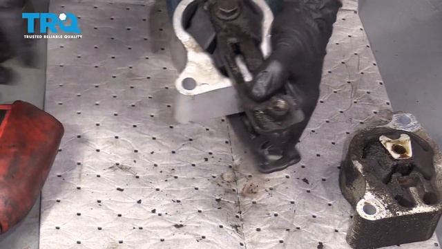 How to Replace Rear Engine Mount 2007-12 Nissan Altima смотреть онлайн