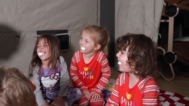 Family Camping Games смотреть онлайн