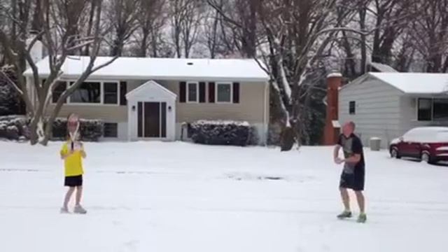 Snowball Tennis Fun смотреть онлайн