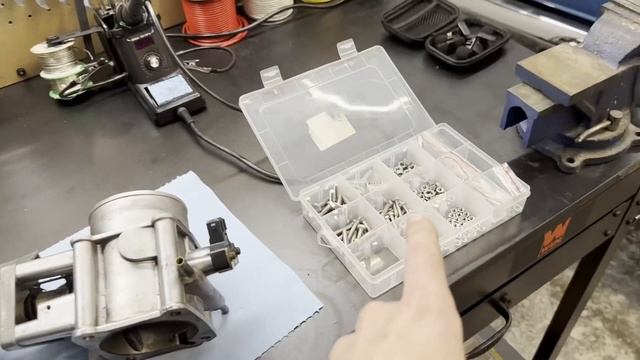 Jaguar XJS Throttle Body Idle Adjustment смотреть онлайн