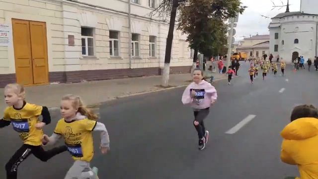 В рамках 6-го Владимирского полумарафона «Золотые ворота» прошёл забег самых маленьких спортсменов. смотреть онлайн