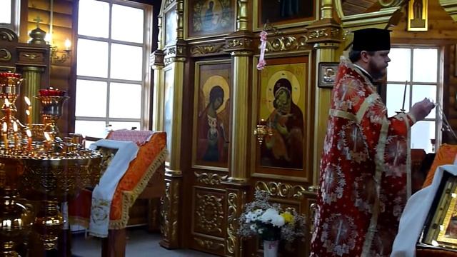 Радоница. Панихида  с пасхальными песнопениями в храме.