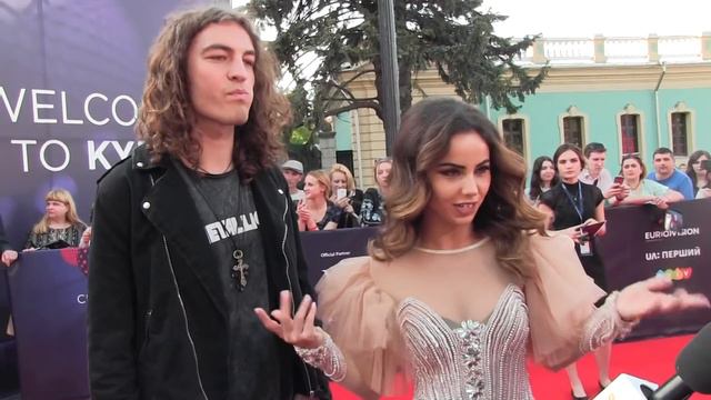 ESCKAZ in Kyiv: Lindita (Albania) singing on the red carpet смотреть онлайн