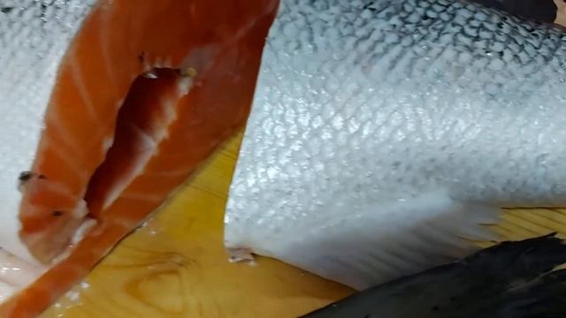 Малосольная семга!!!Правильно чистим и солим семгу!!! смотреть онлайн