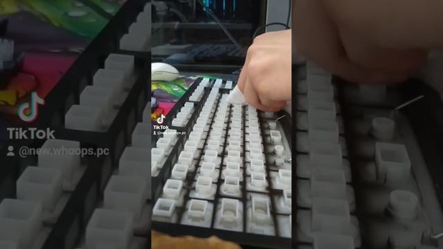 Чистка и смазка мембранной клавиатуры. смотреть онлайн