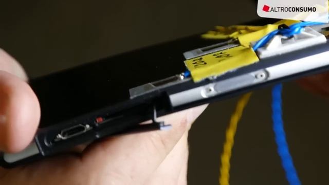 iPhone 6: davvero si piega? E gli altri smartphone? смотреть онлайн