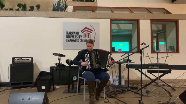 The Center's Kaisu Lankinen plays Vittorio Monti’s Czardas on accordion смотреть онлайн