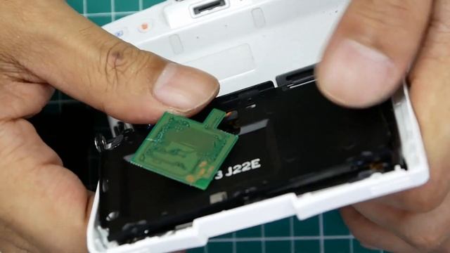 オリンパス液晶割れカメラ　E-PL5とE-PL6をドッキングさせて紅白カメラを作る　ニコイチ修理【OLYMPUS PEN camera repair 】 смотреть онлайн