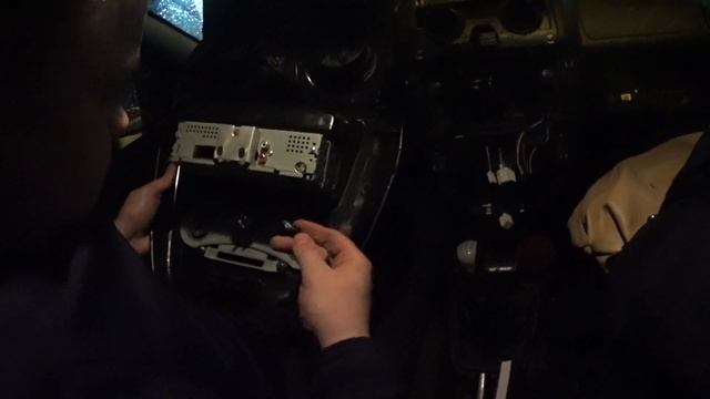 Замена лампочек подсветки блока управления отопителем Лада Гранта снятие передней консоли смотреть онлайн