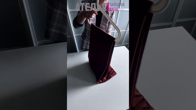 Как повесить длинное в короткий шкаф (и чтобы не соскальзывало)