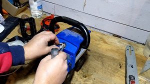 Как снять сцепление на китайской бензопиле, без стопора поршня.