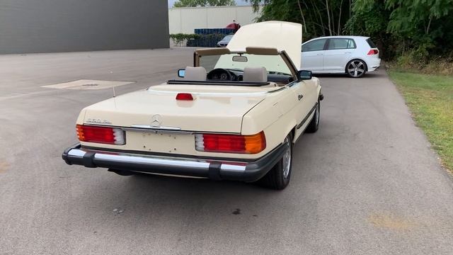 1987 Mercedes-Benz 560SL Roadster смотреть онлайн