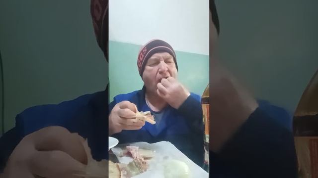 Ем чехонь с квасом на работе смотреть онлайн