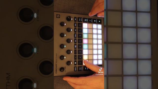 Jamuary 2022 day 12 - slow jam with the Novation Circuit Rhythm смотреть онлайн
