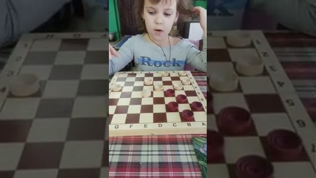 Урок от Наташи как играть в шашки смотреть онлайн