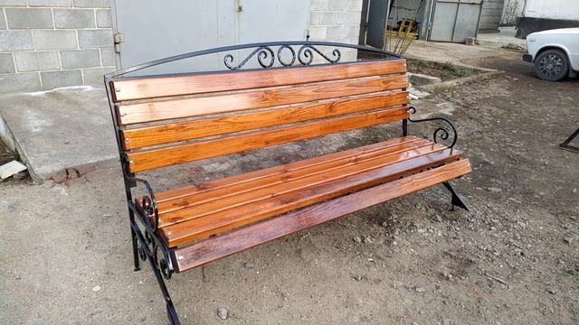 Большая лавочка с кованными элементами смотреть онлайн