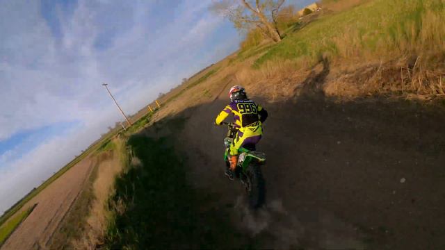 Drone Chasing Pro MX Rider PrestonTaylor #TAYLORmadeMX #NEcorntrack #VelocityFilmsKC #goldenhrfilm смотреть онлайн