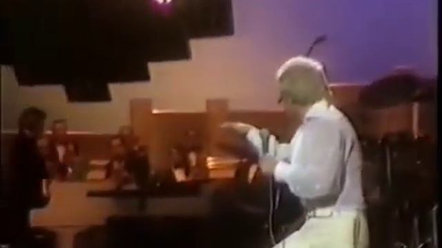Freddie starr singing Running Bear song смотреть онлайн