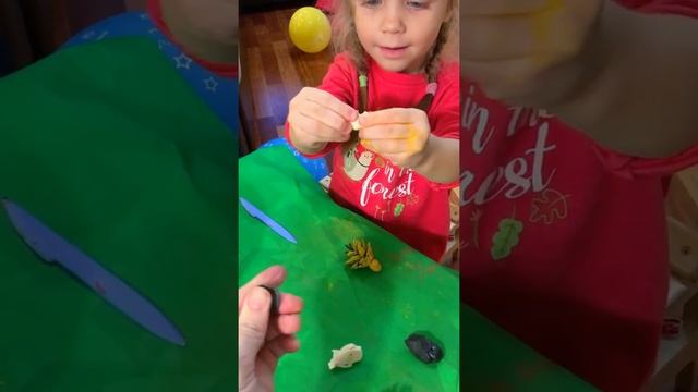 Синичка из шишки и пластилина. смотреть онлайн