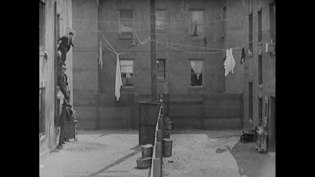 Бастер Китон - первый в мире каскадер