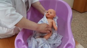 Купание новорожденного после выписки. Первое купание ребенка в ванне. Пошаговая инструкция