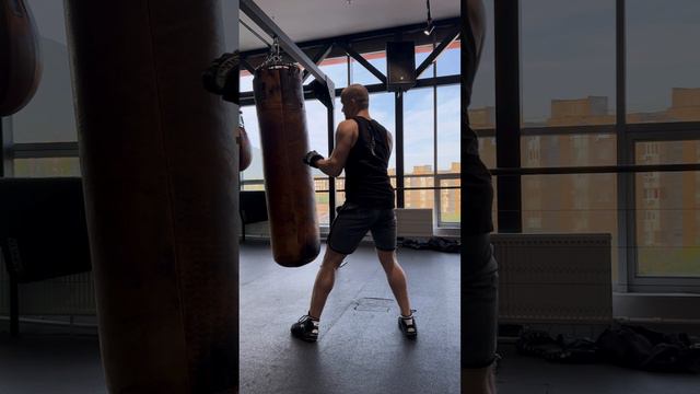 Отработка ударов по конкурсу на груше смотреть онлайн