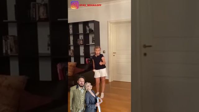 Дочь Стаса Михайлова растет артисткой и уже пытается пародировать Анастасию Волочкову смотреть онлайн