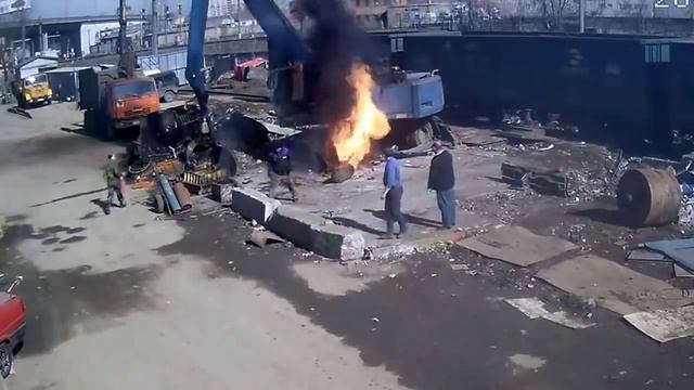 Как правильно разрезать газовый баллон . смотреть онлайн