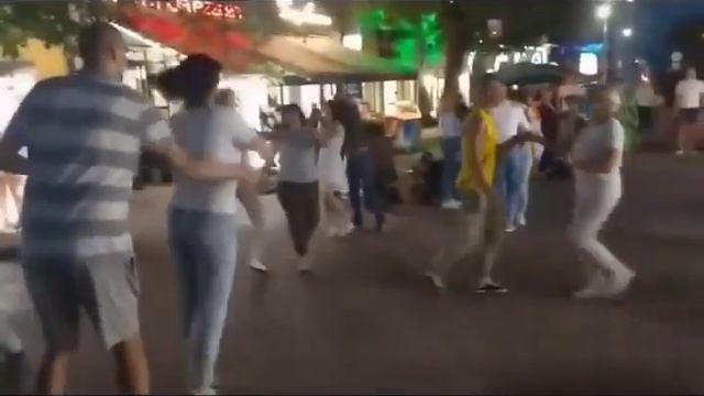 Странная... смотреть онлайн