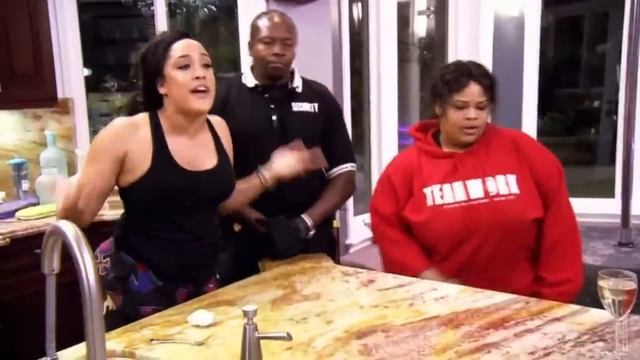 Natalie Nunn vs. Camilla & Redd - Bad Girls Club (Season 13) смотреть онлайн