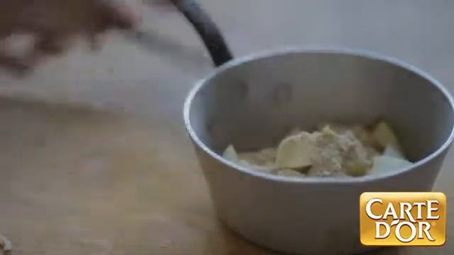 ЯБЛОЧНЫЕ СЛАЙСЫ В СИРОПЕ С ВАНИЛЬНЫМ МОРОЖЕНЫМ смотреть онлайн