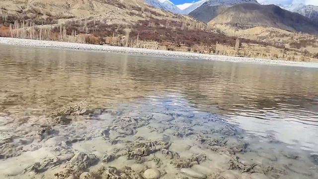 Muskan Ne Mujhay Heraan Kardia 😳 Dangerous Bridge in My Village смотреть онлайн