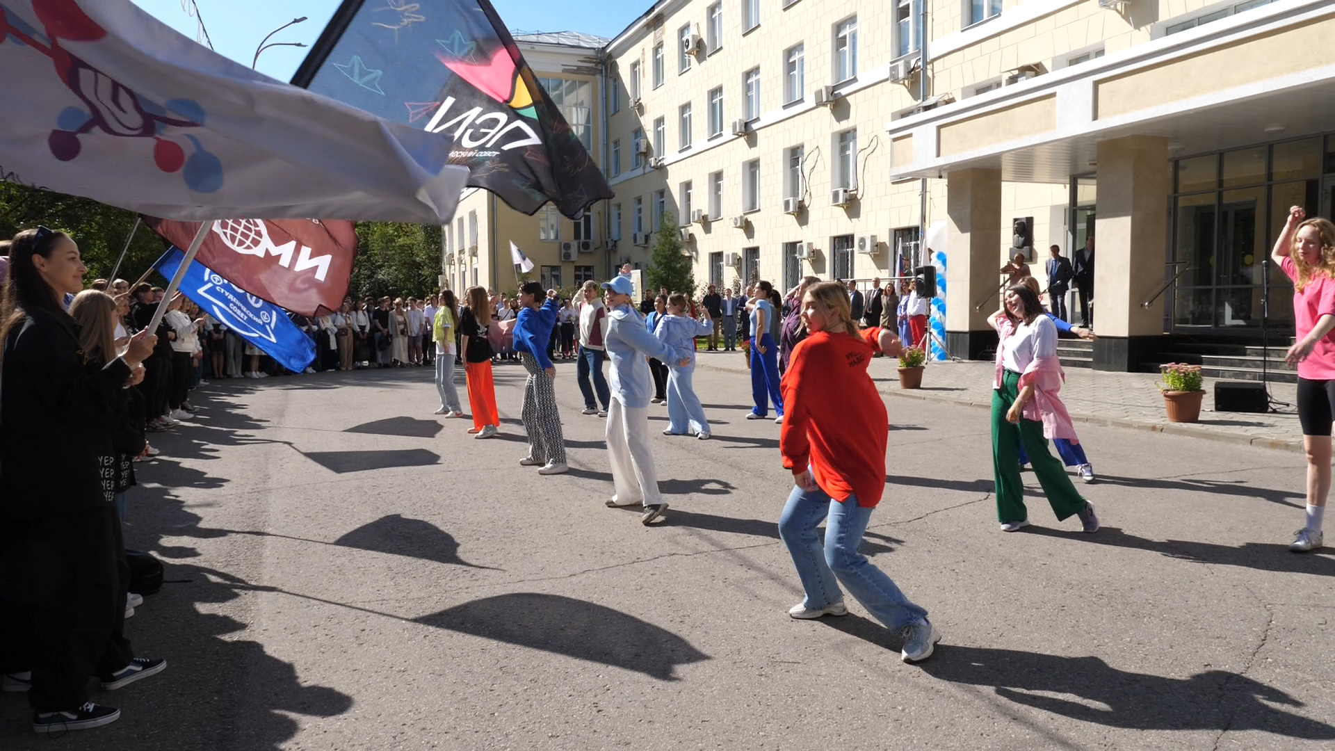 Торжественное мероприятие, посвященное Дню знаний смотреть онлайн