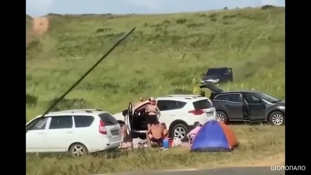 В Башкортостане водитель выпал из машины и она протаранила отдыхающих на пляже. смотреть онлайн